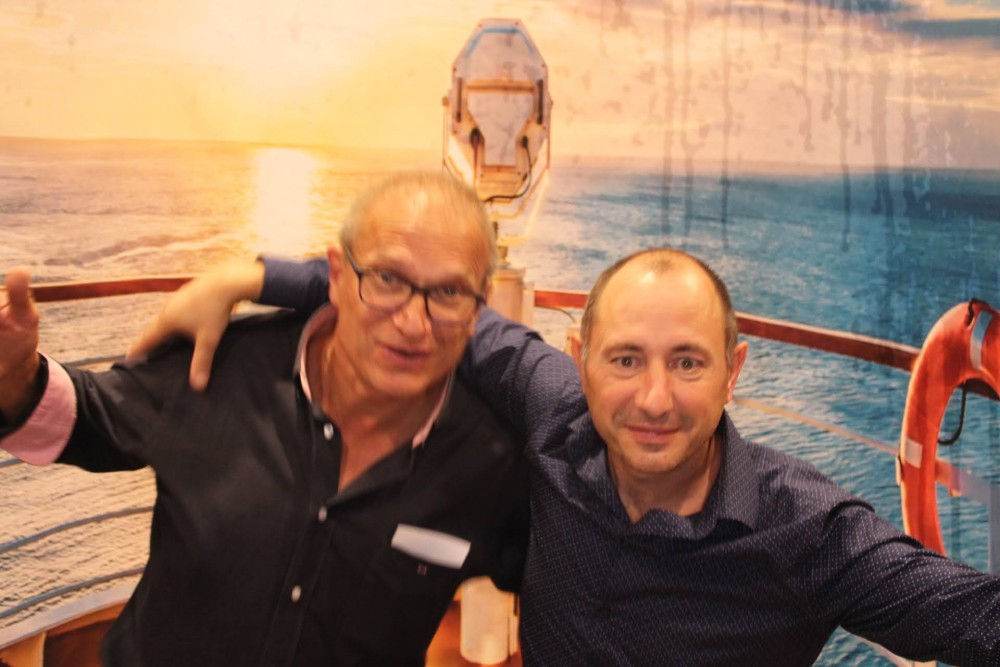 04_11_23__23_53_27_0