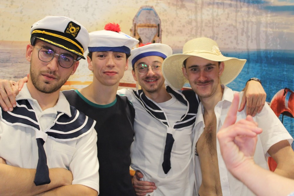 04_11_23__23_43_11_0