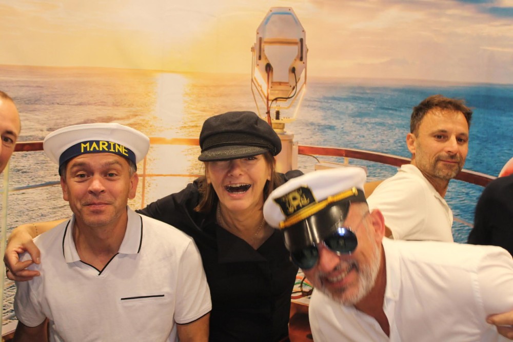 04_11_23__21_44_57_0